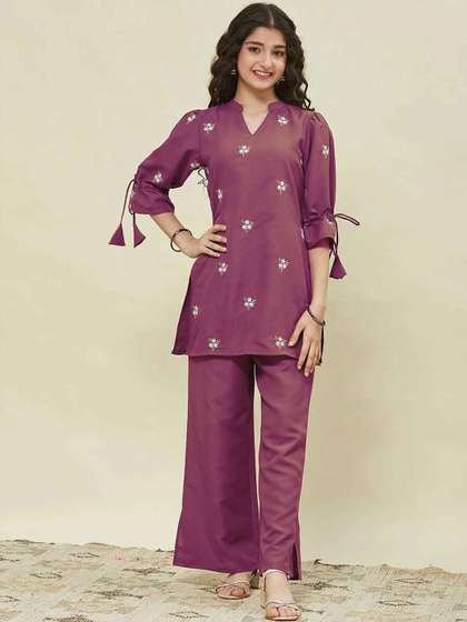 Vetrokart Girls Ethnic
                    Motifs Embroidered Regular Thread Work Kurti with
                    Palazzos