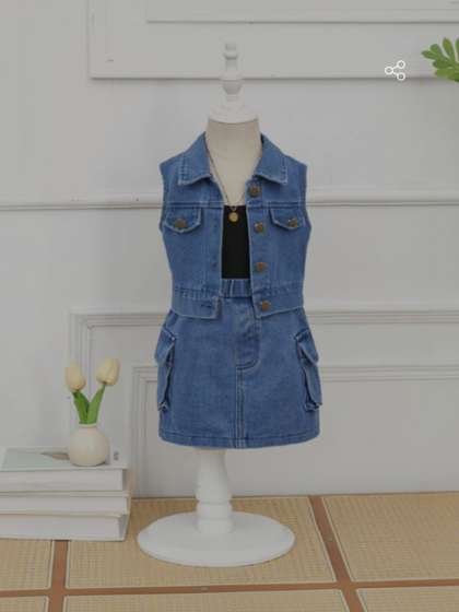 I NAINA DRESSES Girls
                    T-shirt with Skirt