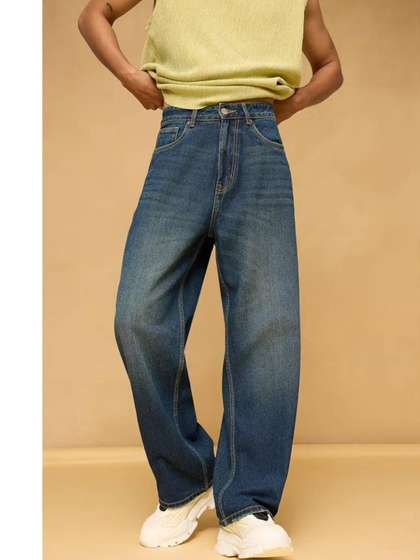me Queen Men
                        Straight Fit Mid-Rise Light Fade Jeans