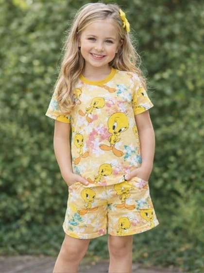 YK X Minute Mirth
                      Girls Printed T-shirt with Shorts