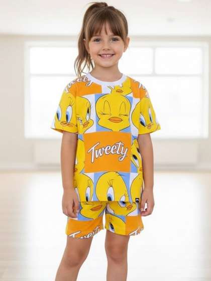 YK X Minute Mirth Girls
                    Printed T-shirt with Shorts