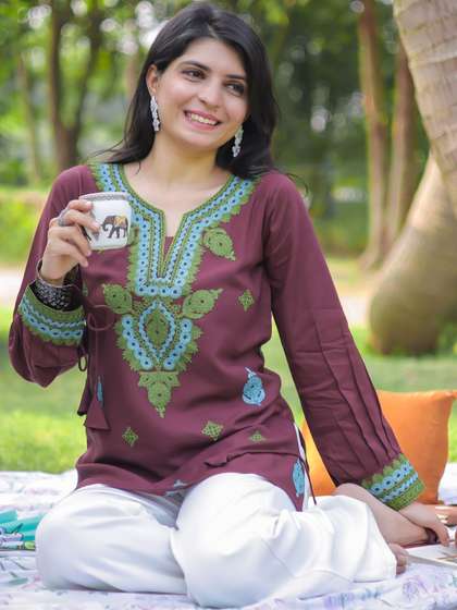 Youthnic Ethnic
                          Motifs Embroidered V-Neck Thread Work Thread
                          Work Kurti