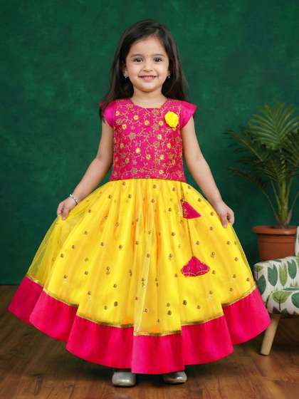 STANWELLS KIDS Girls
                    Embroidered Ready to Wear Lehenga & Blouse