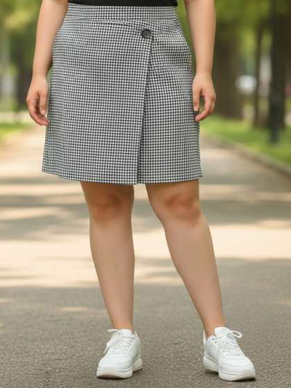 Indietoga Plus Size
                        Checked Pure Cotton High Rise Knee Length
                        Skorts