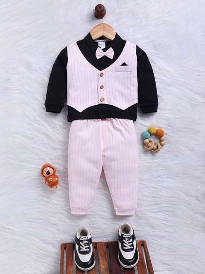 Moms Love Boys T-shirt
                    with Trousers
