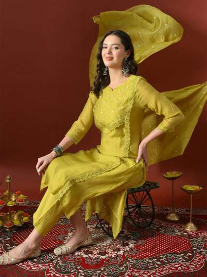 Sia Ab Pehnegi
                          Duniya Women Ethnic Motifs Embroidered Regular
                          Thread Work Chanderi Cotton Kurta with