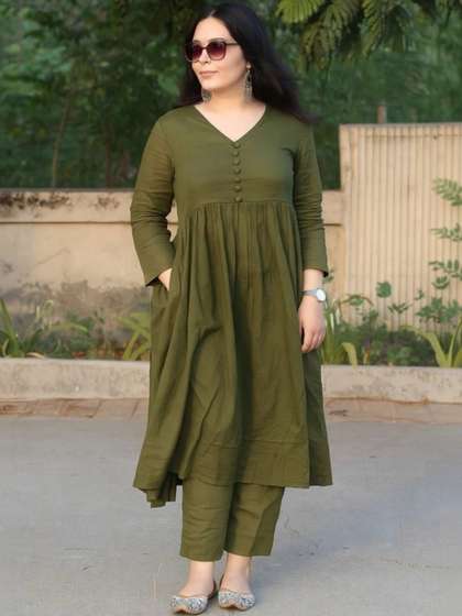 Veshviti Women
                        Regular Kurta with Trousers