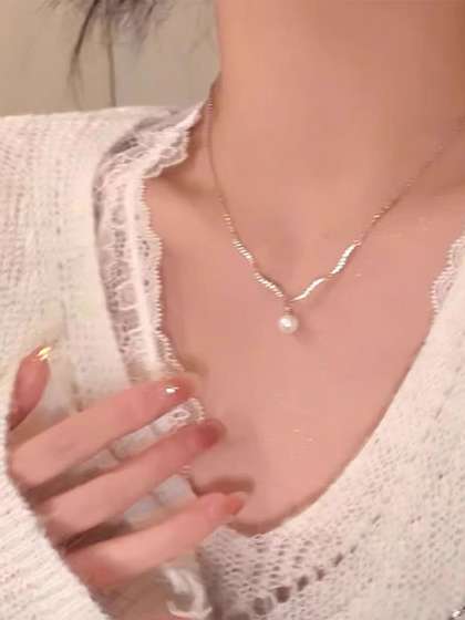 Lara Karen Silver
                        Silver-Plated Necklace