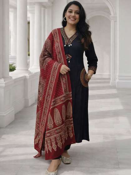 FOX COVER Women
                          Ethnic Motifs Embroidered Regular Mirror Work
                          Kurta with Trousers & With Dupatta