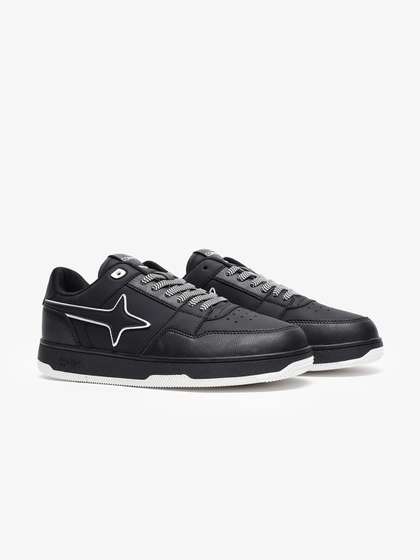 Comet Unisex X
                            Lows Armstrong Sneakers