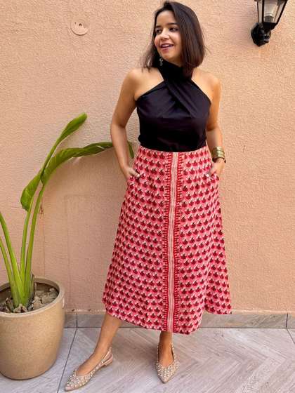 Label Tanvee
                          Printed Mid Rise Midi Skirt