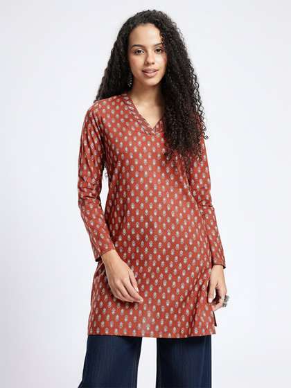 fusion by glitchez
                        Floral Printed V-Neck Straight Kurti