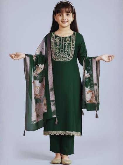 Vetrokart Girls Ethnic
                    Motifs Embroidered Regular Thread Work Kurta with
                    Trousers & With Dupatta
