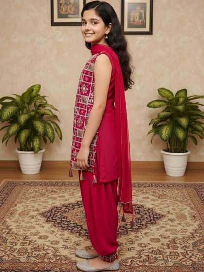 KALINI Girls Ethnic
                      Motifs Regular Mirror Work Kurta with Patiala
                      & With Dupatta