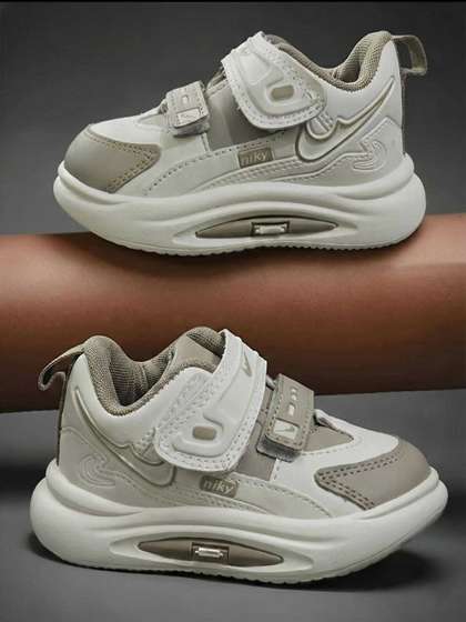 Crazyly Boys
                        Colourblocked Sneakers