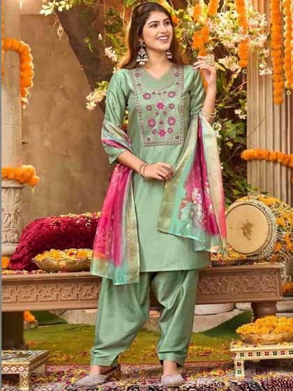 Skylee Pop Women
                        Floral Embroidered Regular Thread Work Kurta
                        with Patiala & With Dupatta