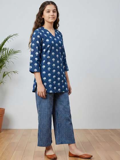 Bholukart Girls Ethnic
                      Motifs Printed Regular Raw Silk Kurti with
                      Trousers
