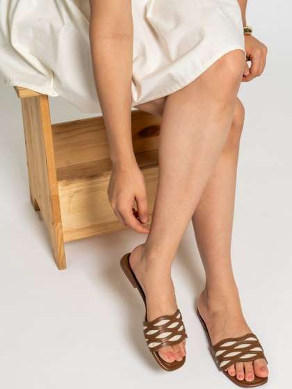 CAI Flowline Tan
                        Flats