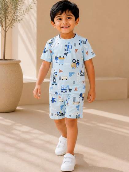LITTLE APPLE Unisex
                      Kids Printed T-shirt with Shorts