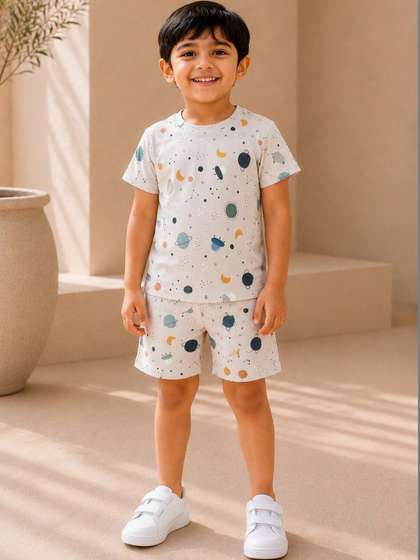 LITTLE APPLE Unisex Kids
                    Printed T-shirt with Shorts