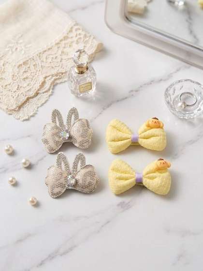 Radhya Accessories Girls
                    Set of 4 Alligator Hair Clip