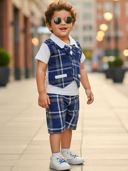 KINDLE Boys Printed
                    T-shirt with Shorts
