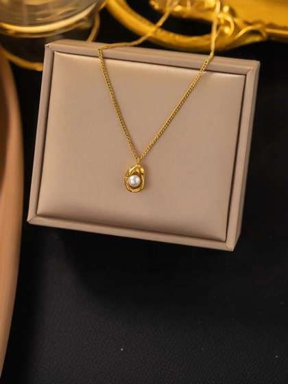 Estailo fashion
                        Gold-Plated Pearls Beaded Pendant With Chain