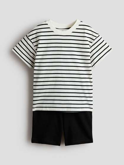 H&M Boys Striped
                    Round Neck Pure Cotton T-shirt & Shorts