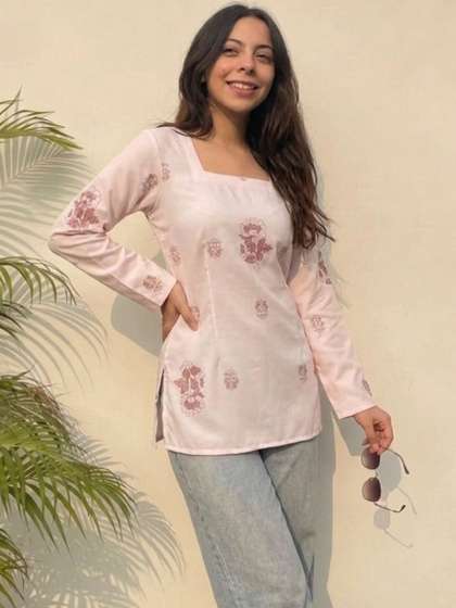Aaghnya Printed
                        Square Neck Kurti