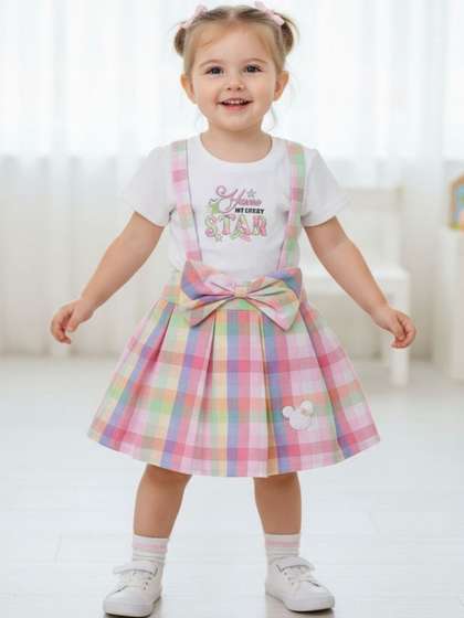 V-Mart Girls Printed
                    Pure Cotton T-shirt with Shorts