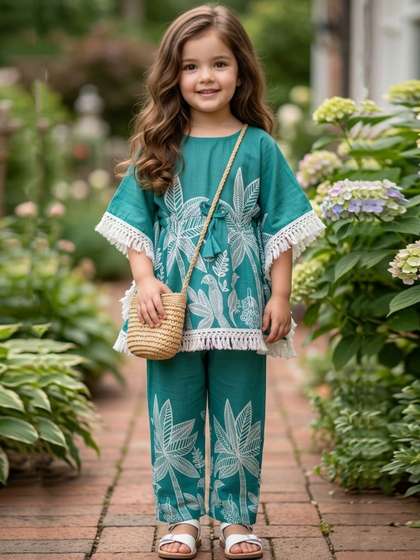 Cutiekins Girls Printed
                    Clothing Set