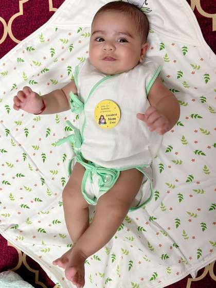 Little Sudhams Infants
                    Pack of 8 pieces Organic Cotton Baby Apparel Gift
                    Set