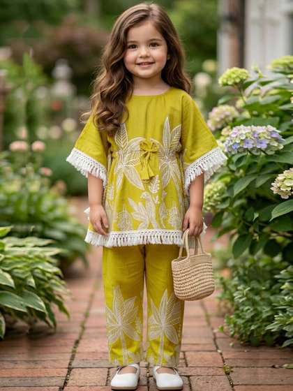 Cutiekins Girls
                      Printed Clothing Set