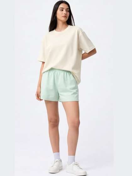 Streetlfuencer Women
                        Drop-Shoulder Sleeves T-shirt