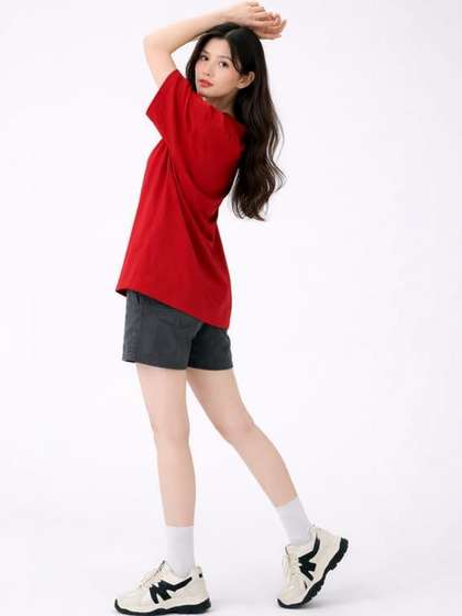 Streetlfuencer Women
                        Drop-Shoulder Sleeves T-shirt