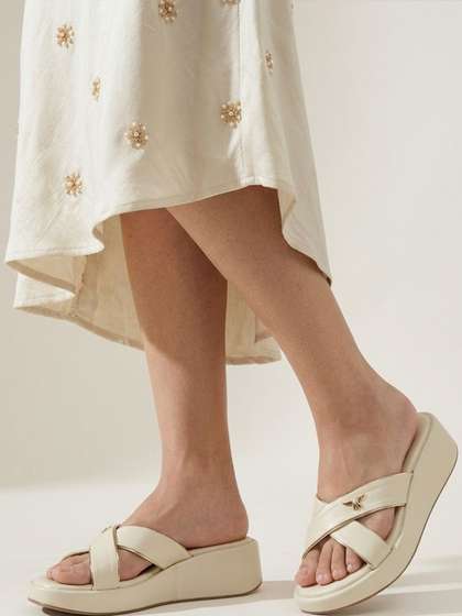 Monrow PU Wedge
                        Sandals