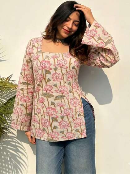 JAHIDA COMFORT WITH
                      STYLE Floral Printed Square Neck Pure Cotton
                      Kurti