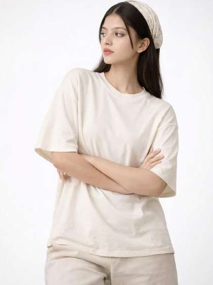 Streetlfuencer Women
                        Drop-Shoulder Sleeves T-shirt