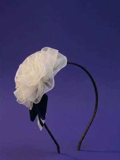 KIYUT Girls Flower
                      White Embellished Organza Statement Hairband