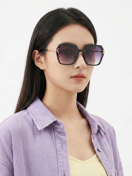 HASHTAG EYEWEAR
                        Women Hexagonal Oversized Sunglasses With UV
                        Protected Lens G-15062-purple
