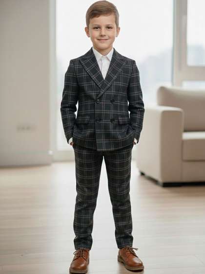 Hikuj Boys Three-Pieces
                    Double-Breasted Single Vented Suits