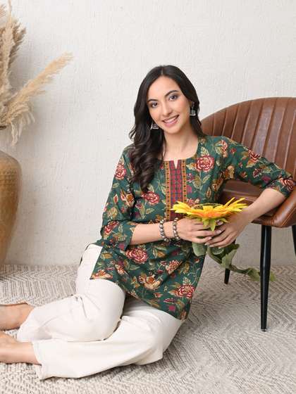INDIANIC Floral
                          Printed Pure Cotton Blend Kurti