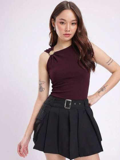 AROD Keyhole Neck
                        Crop Top