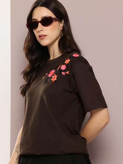 DILLINGER Women's
                          Oversized Embroidery Tshirt