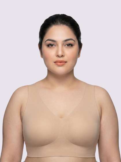 Invisi-Fit Cotton
                        Non-Padded Full Coverage Broad Straps Plus-Size
                        Bonded Bra