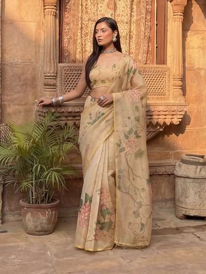 kasee Floral Organza
                        Designer Saree