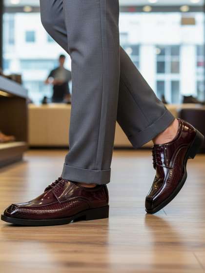 Bxxy Men Textured
                          Round Toe Lace-Ups Formal Derbys