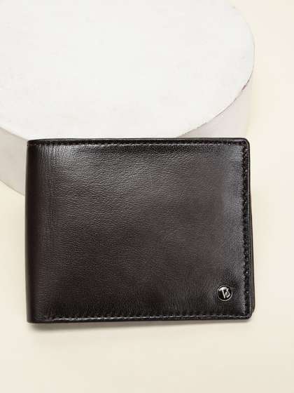 Van Heusen Men Leather
                    Wallets