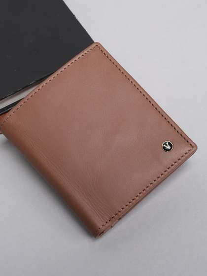 Van Heusen Men Leather
                    Wallets