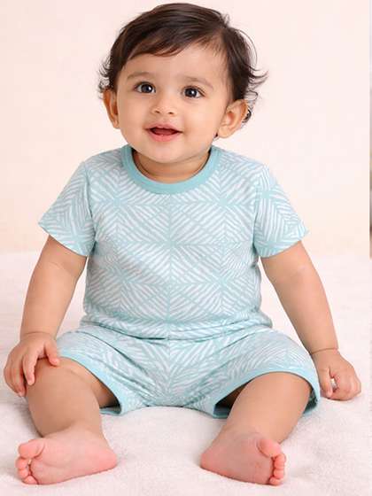 BABY GO Boys T-shirt
                    with Shorts
